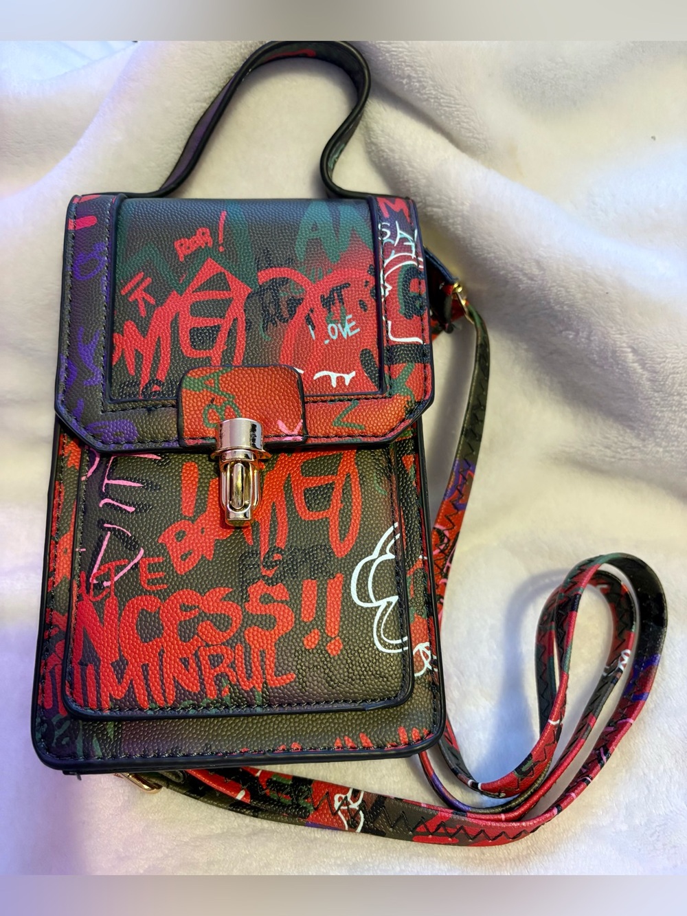 Graffiti Print Crossbody Phone Bag - Black & Red